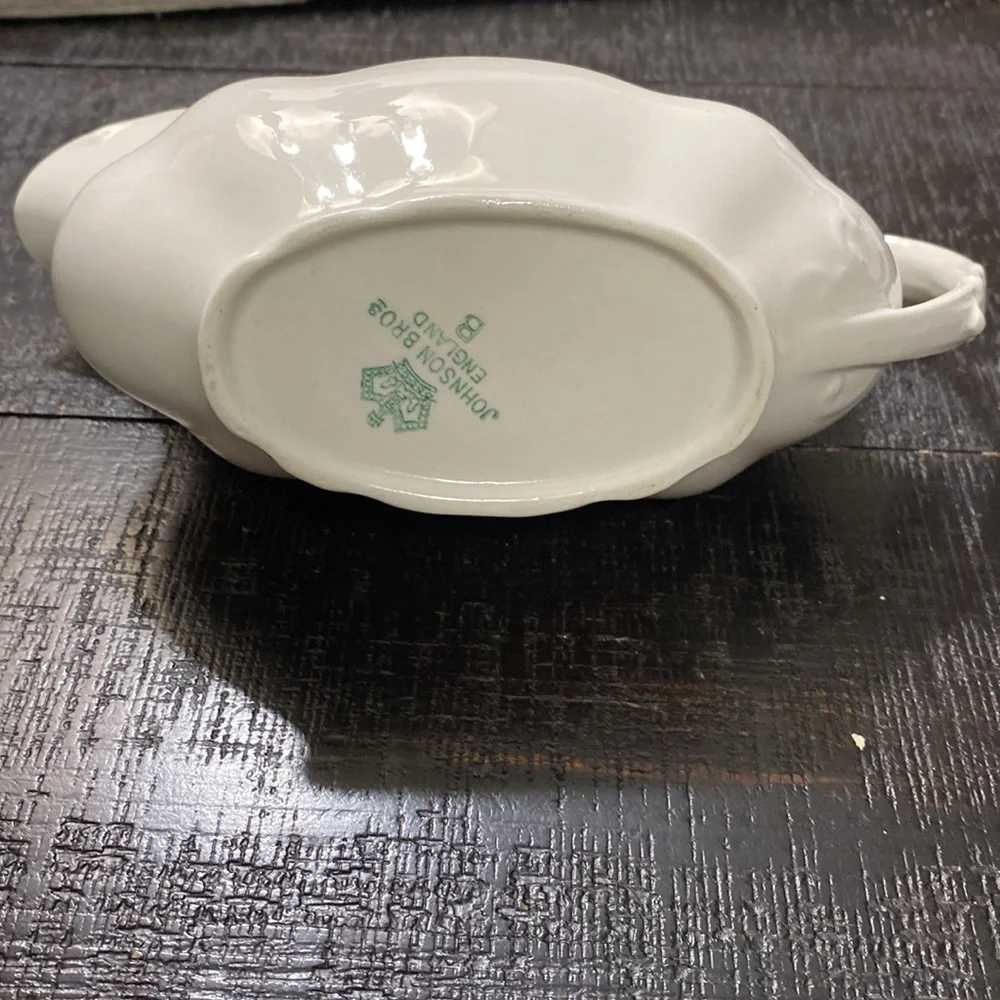 Vintage Johnson Bros. White England B Gravy Boat!